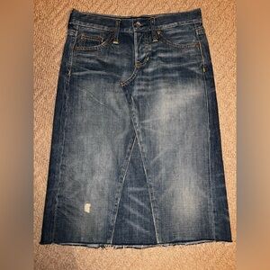 BUNDLE 5 for $50 👗👚 jeans 👖 
GAP 1969 denim pencil frayed hem skirt